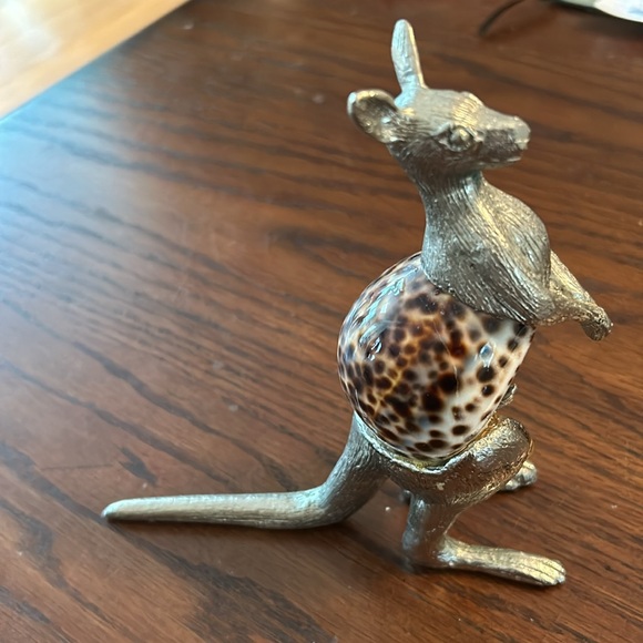 Silver Plated Kangaroo Figurine with Shell Body - Picture 3 of 5